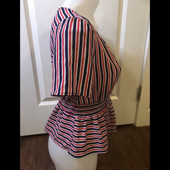 Wearing your heart on your sleeve Red/Blue/White Top size Medium EUC - Picture 4 of 10